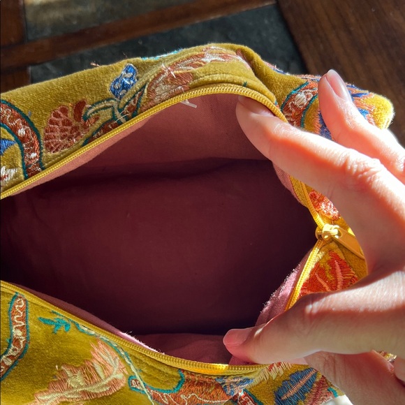 Embroidered Floral Women’s Makeup Bag - Picture 4 of 6